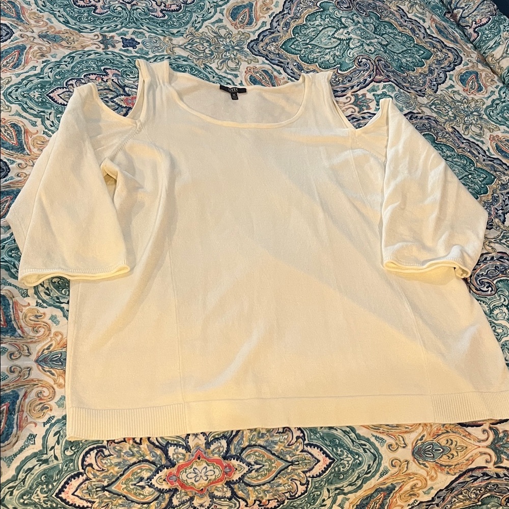 NYDJ White and Blue Patterned Top